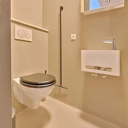 Private 60m2 - Centre Location *