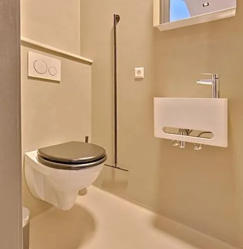 Private 60m2 - Centre Location *